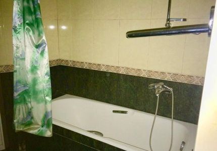 Трехместный возле бассейна